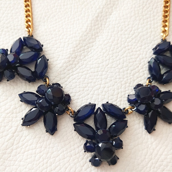 JUST IN*J.Crew Dark Blue Flower Statement Necklace - Picture 2 of 8